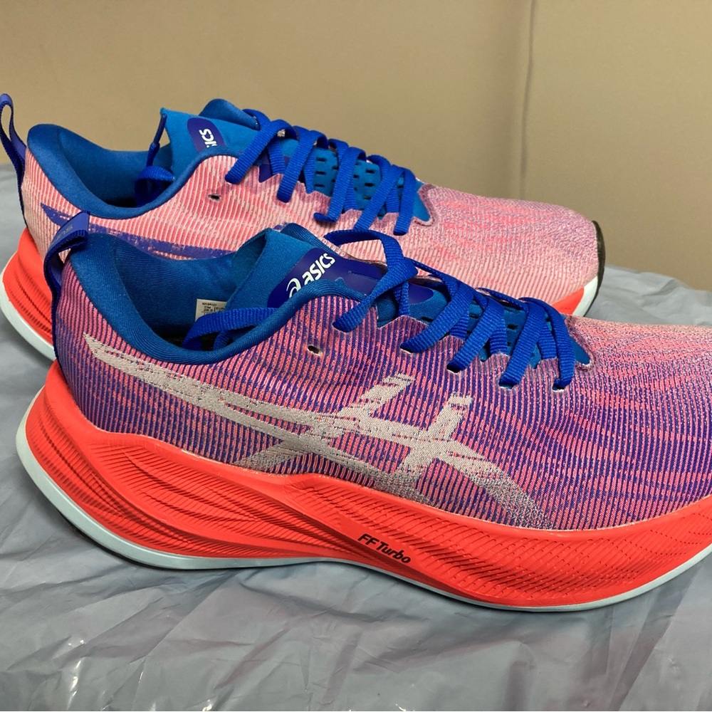 ASICS Mens Size 8.5 Superblast Shoes No Box